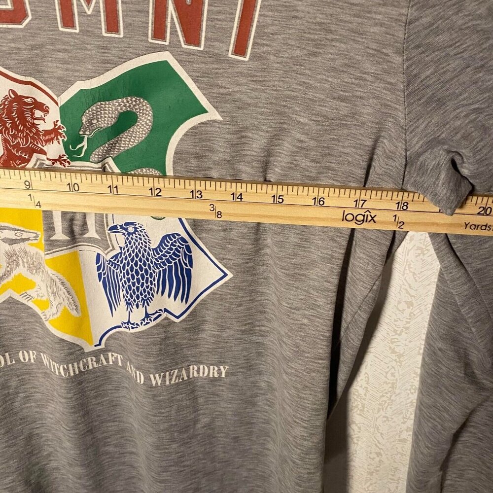 Harry Potter Alumni Shirt Long Sleeve Hogwarts Gray Size Medium - Picture 6 of 8